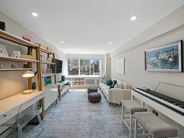 240 East 55th Street image 13 of 19