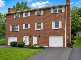 1476 Hollywell Ave, Chambersburg, PA 17201