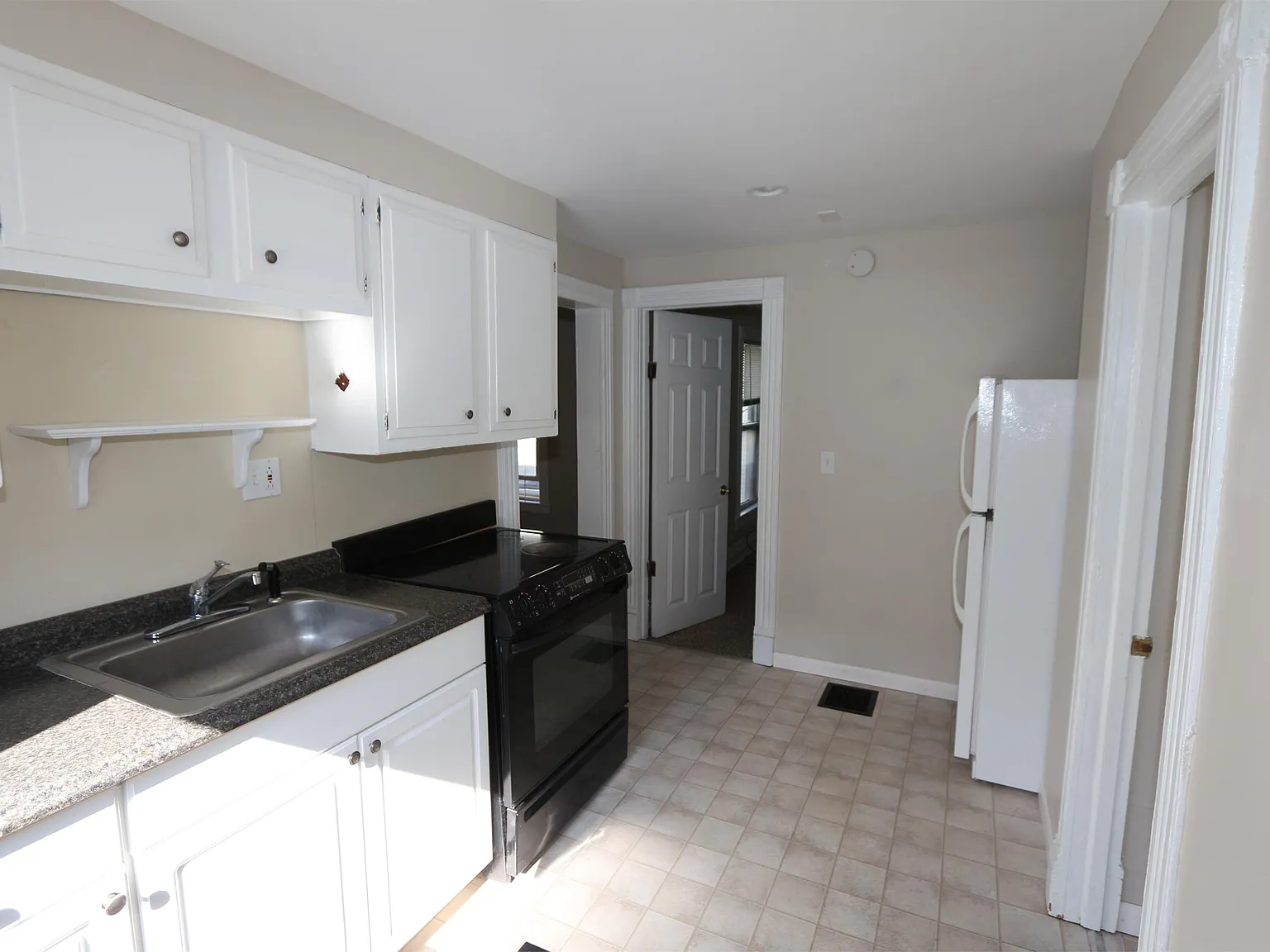 19 Franklin St - 2 — Photo 3