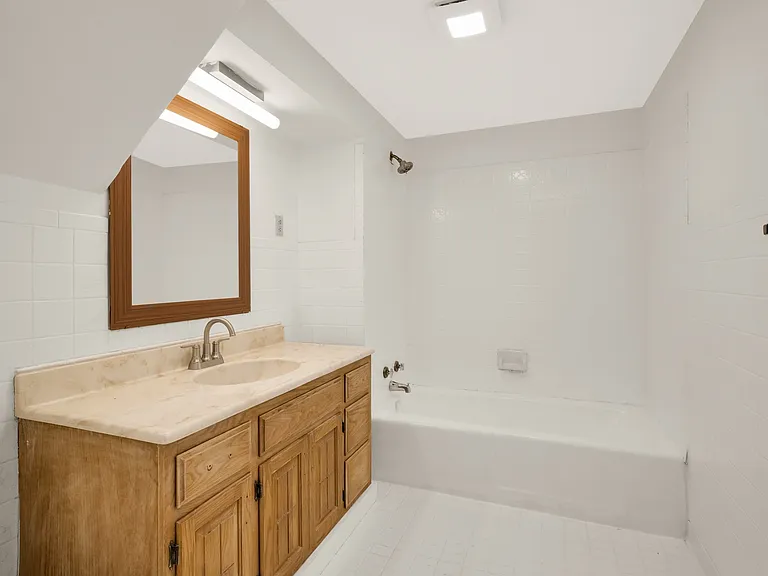 895 Humboldt Ave — Photo 2