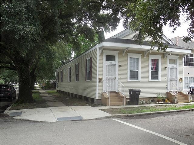 1st image of 400 S Hennessey St