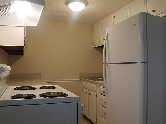 4th image of 305 Lake St APT 27