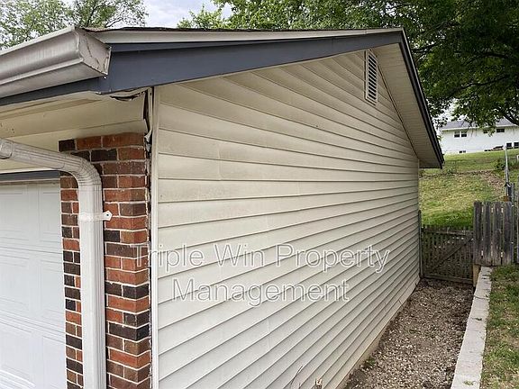 5th image of 2733 Tiara Dr