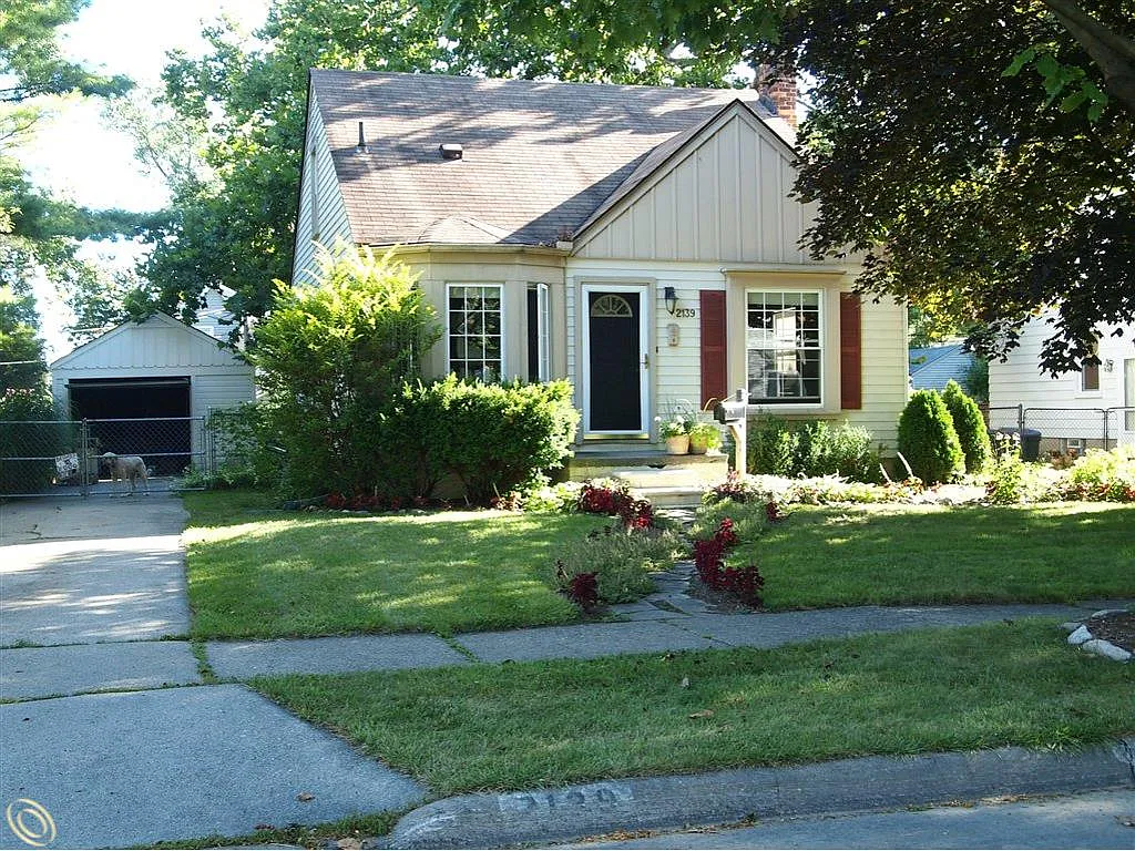 2139 Columbia Rd photo 1
