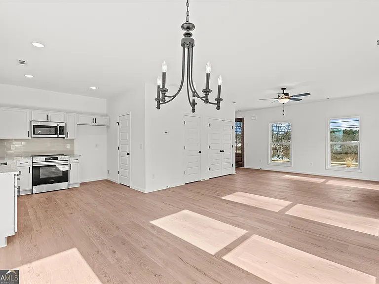 101 Carroll Cir — Photo 8