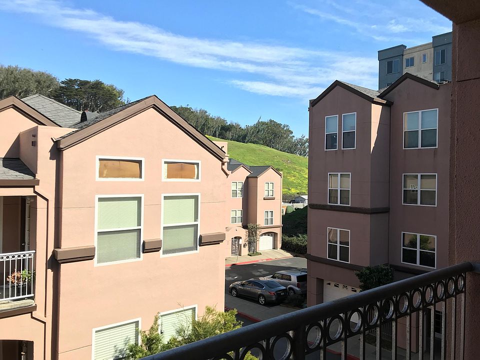 1st image of 302 Stoneridge Ln