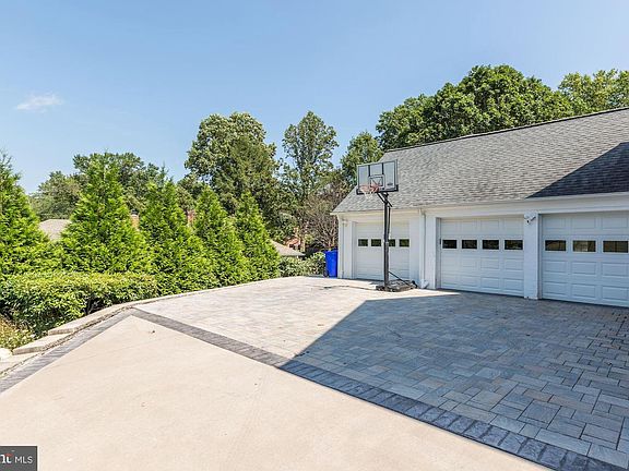 3rd image of 9805 Haverhill Dr