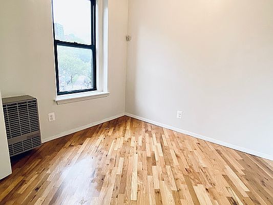 5th image of 71 W 109th St APT 2C