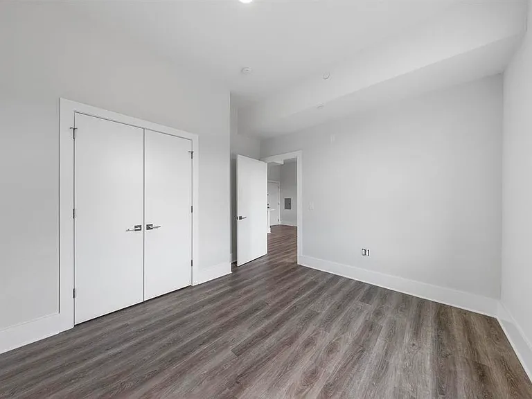 660 Grand St #403 — Photo 7