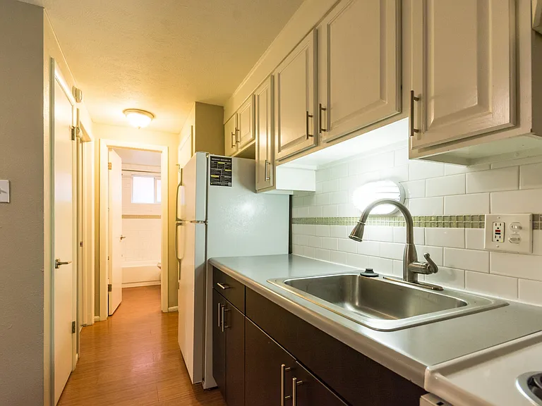Topaz Apartments — Photo 35