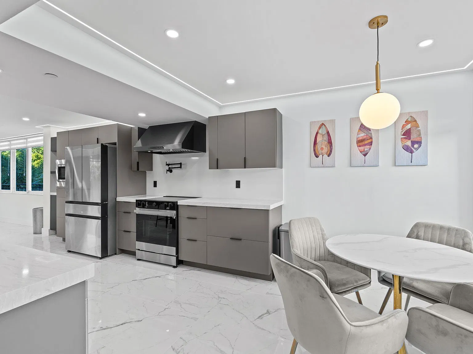 2 bed, 2.5 bath, 2011 sqft, $8,000 — Photo 3