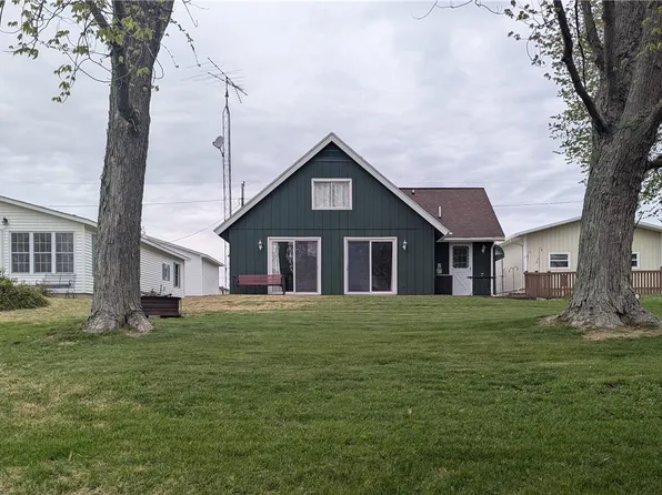 10 Clear Creek Dr, Neoga, IL 62447