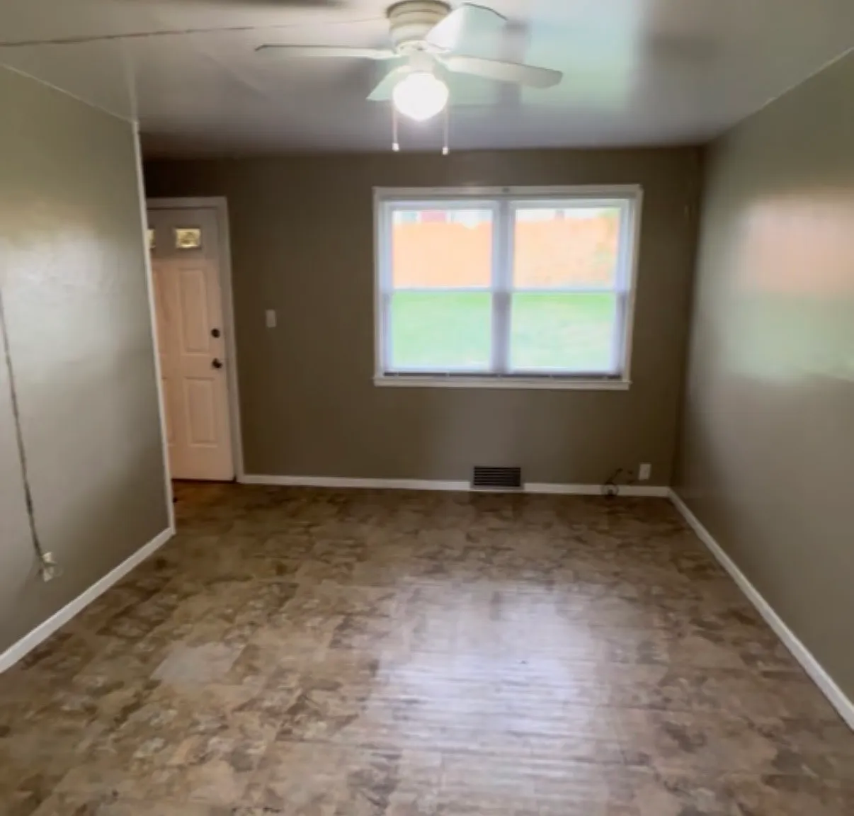 2 bed, 1000 sqft, $1,450 — Photo 2