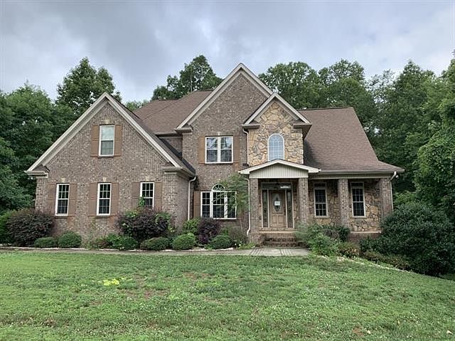 1st image of 206 Donsdale Dr