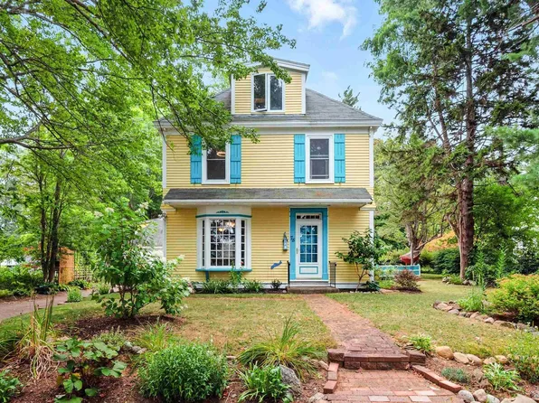 78 Shore Dr, Lunenburg, NS B4V 0J1