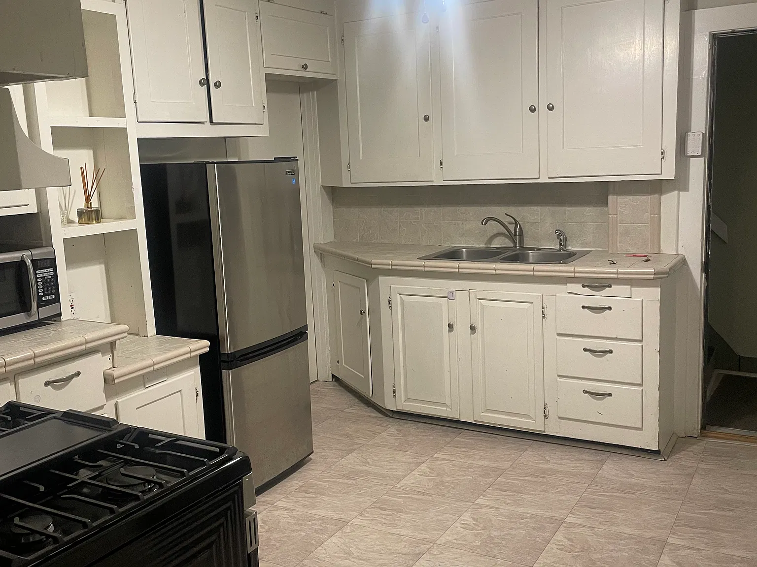 2 bed, 1000 sqft, $2,450 — Photo 2