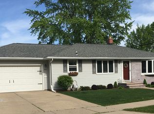 513 Susan St, Combined Locks, WI 54113