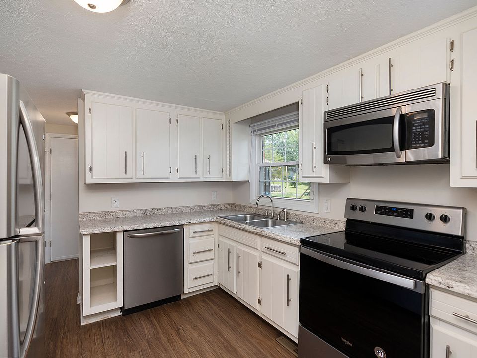 1st image of 921 Dogwood Cir