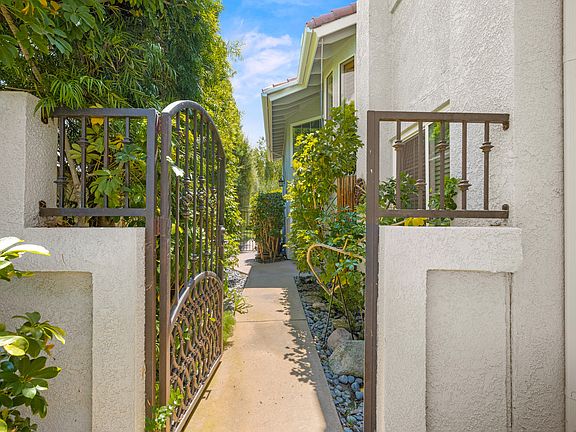 2nd image of 16 Nutcracker Ln