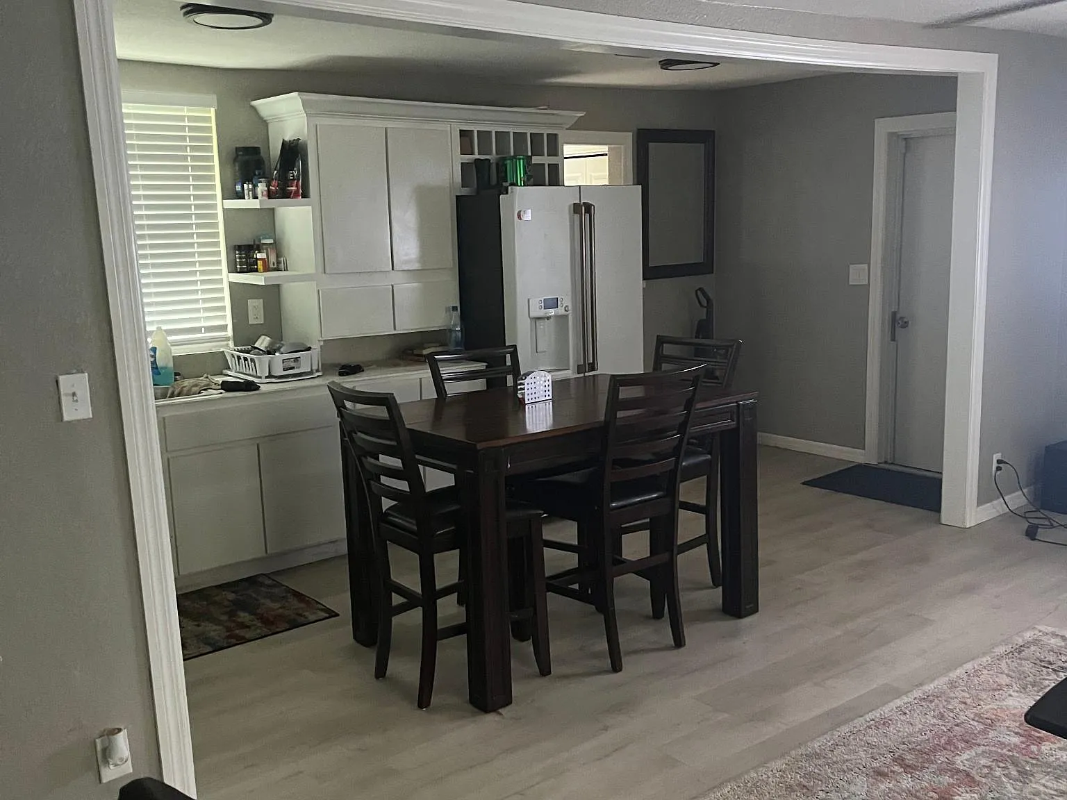 3 bed, 1000 sqft, $2,200 — Photo 2