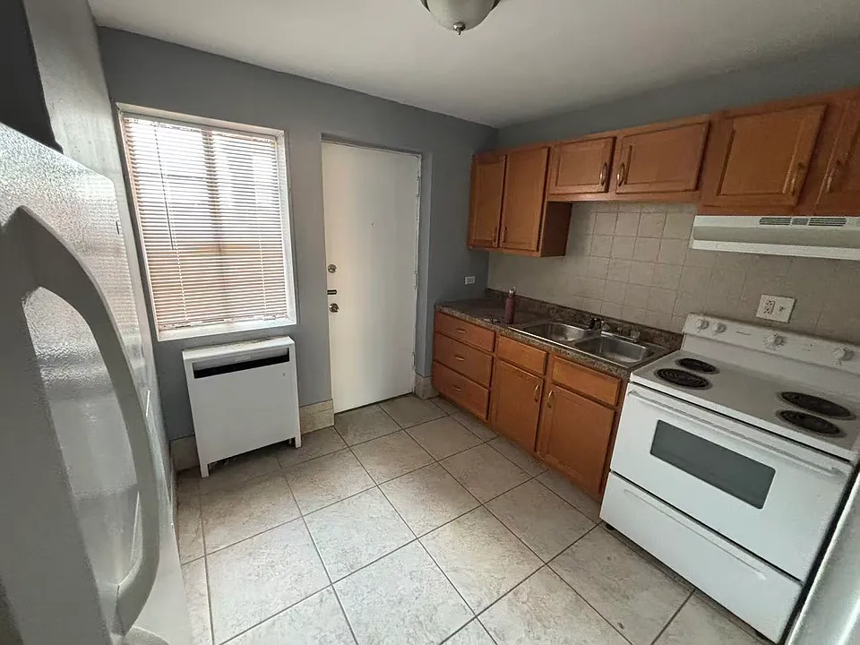 751 E 84th Pl #2E