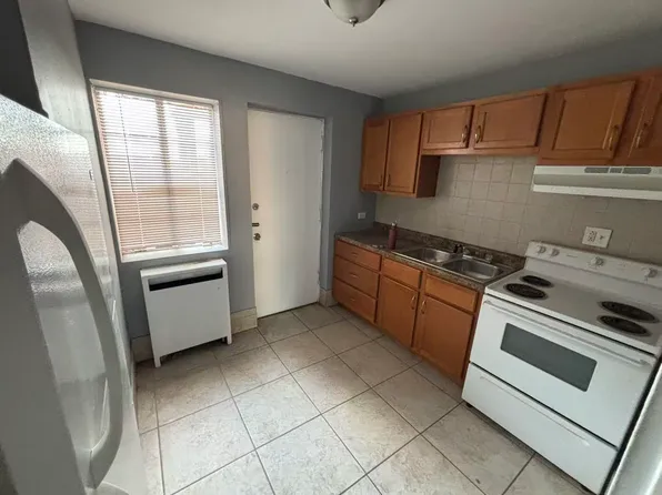 751 E 84th Pl APT 2E, Chicago, IL 60619