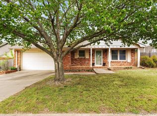 1028 Macklyn Ln, Bartlesville, OK 74006
