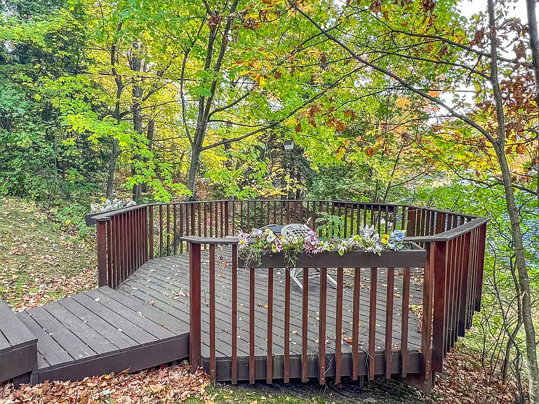 102 Raymbault Dr — Photo 13
