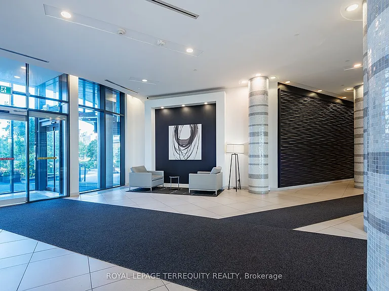 49 E Liberty St #1802 — Photo 2