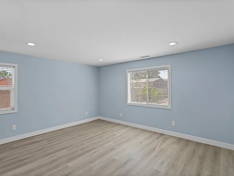 8996 Newport Ave — Photo 18
