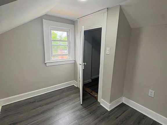 4th image of 28 Beechwood Pl