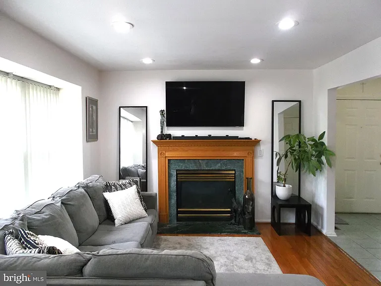 1301 Coventry Way — Photo 8