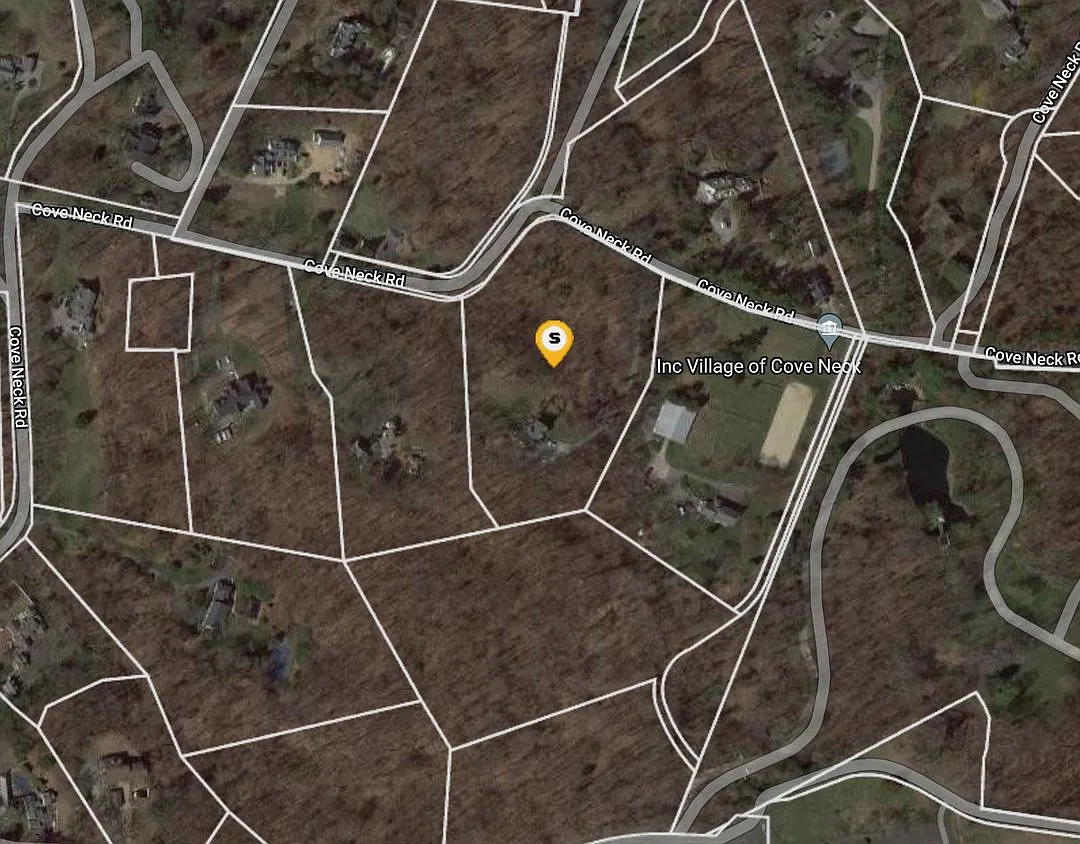 140 Cove Neck Rd photo 1