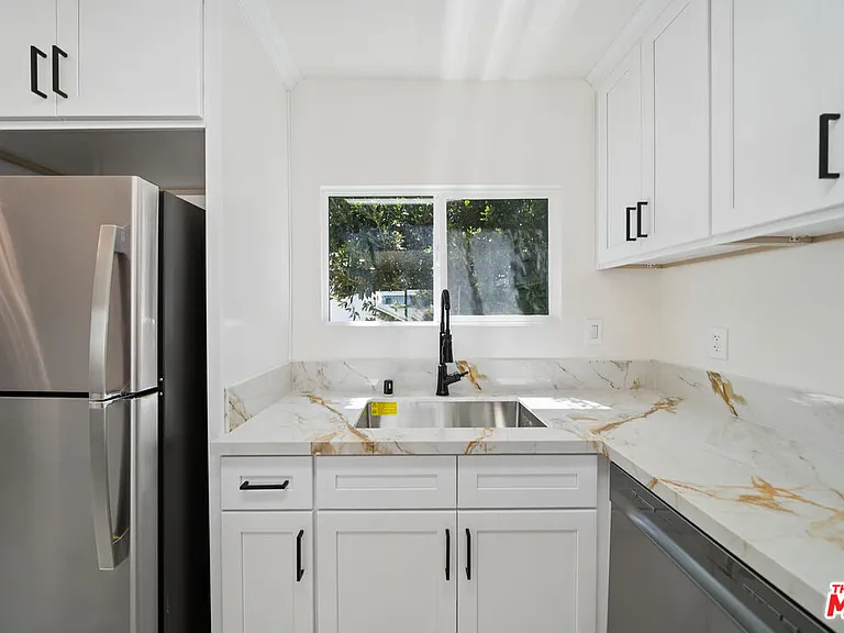 1029 N Gardner St — Photo 5