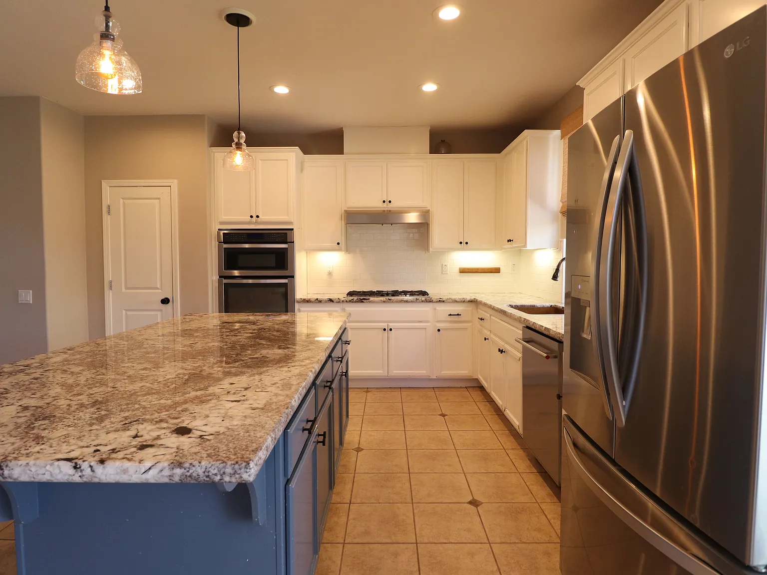 4 bed, 2100 sqft, $4,250 — Photo 4