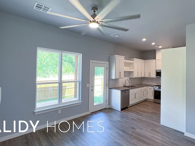 412 Remington Ave — Photo 9