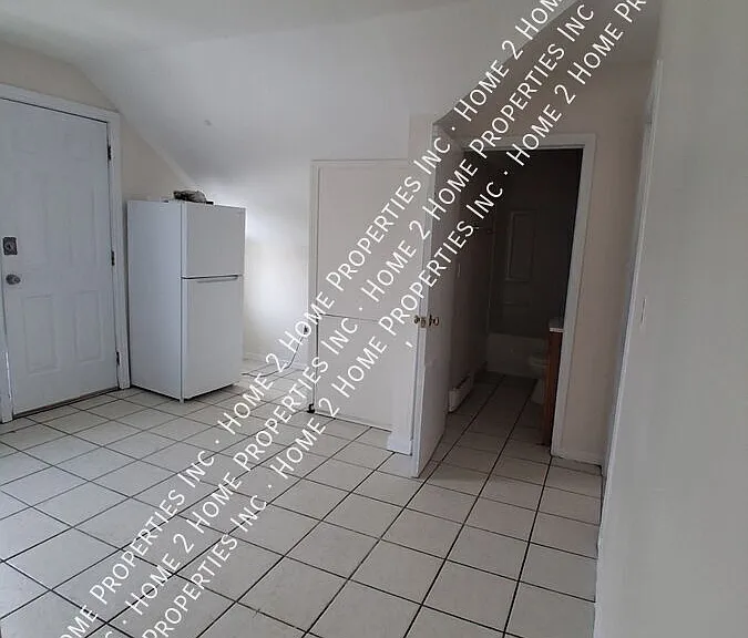 873 Assumption St #4 — Photo 3