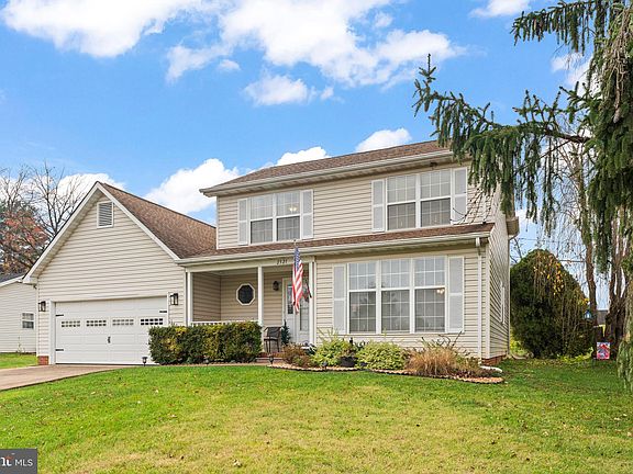 3rd image of 2321 Maplewood Dr