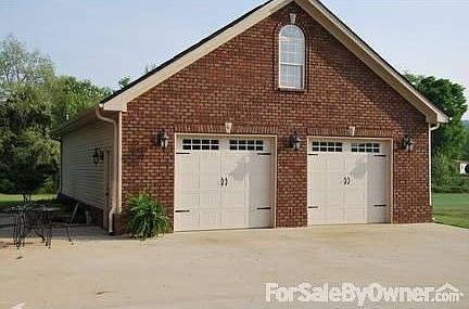 Detached Garage