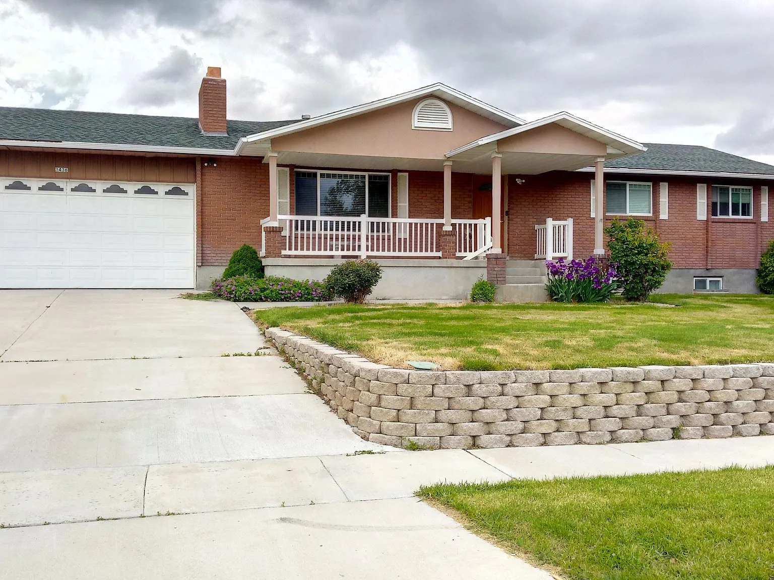 4 bed, 2025 sqft, $2,200 — Photo 1