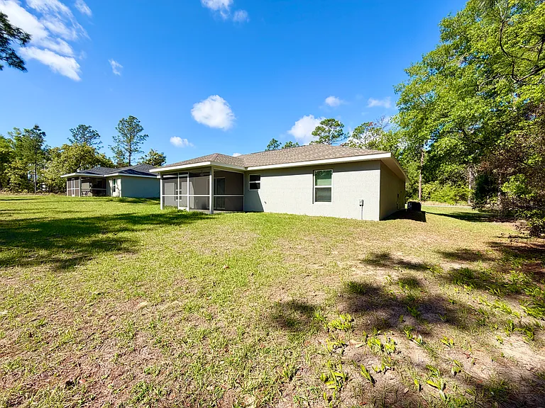 210 Oak Ln — Photo 32