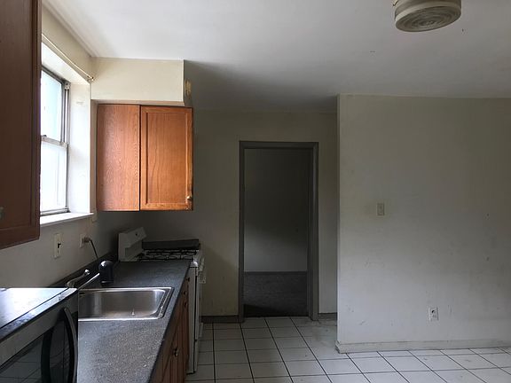 4th image of 3722 Pulaski Ave Floor 2