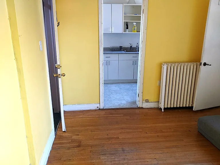 583 Dovercourt Rd #2 — Photo 6