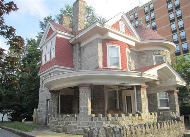 2nd image of 1800 N Jefferson St