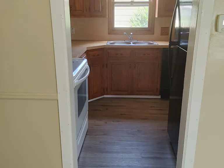 515 Windsor Ln — Photo 3
