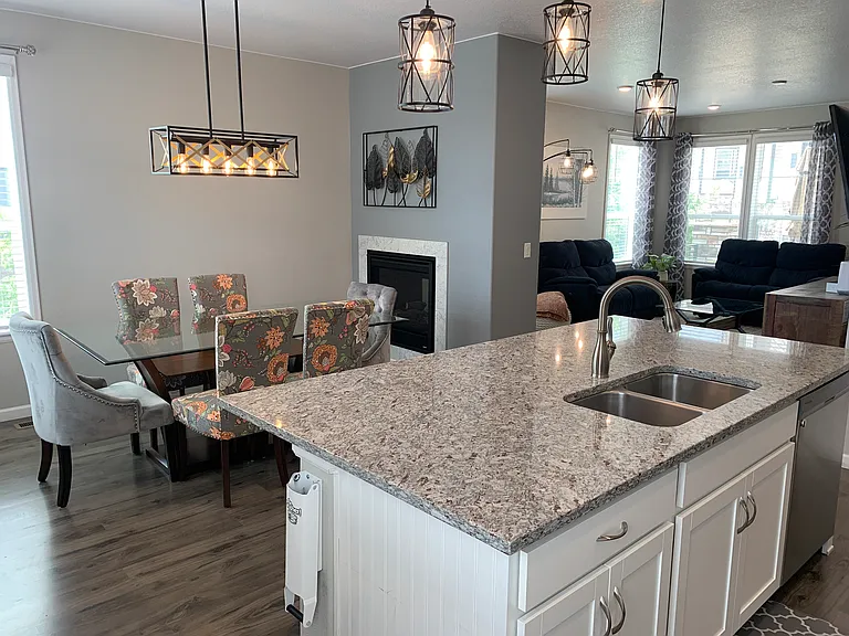 1572 Castle Creek Cir — Photo 3