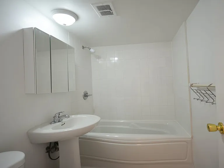 60 Daly Ave — Photo 10