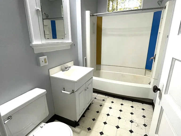 257 W 8th St #4 — Photo 7
