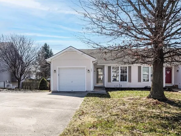 921 Swallow Cir, Liberty, MO 64068