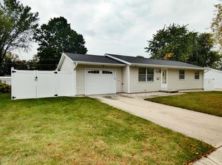 1844 Juniper Dr, Green Bay, WI 54302